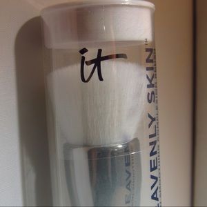It Cosmetics Skin Smoothing Complexion Brush 704